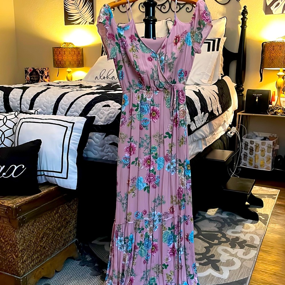 Cold shoulder maxi
